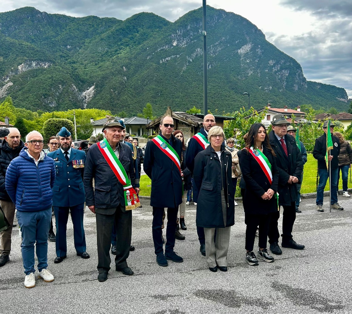 Avasinis ricorda il capitano canadese morto nei soccorsi del 1976 - 