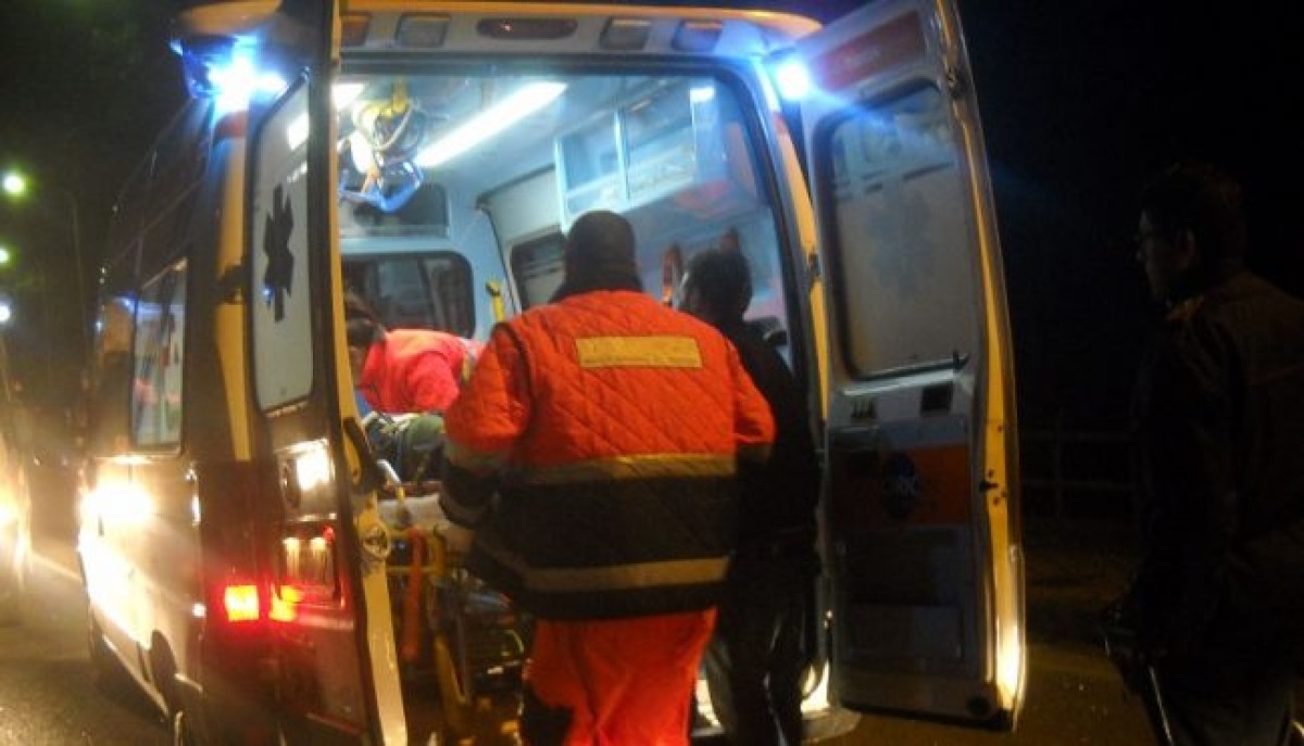 Tragedia nell’area di sosta dei tir: camionista 44enne schiacciato da un mezzo pesante - 