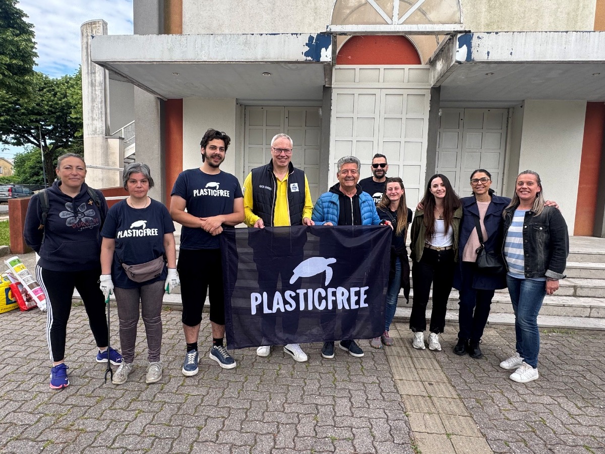 Palazzolo dello Stella, gli alunni della primaria in campo con Plastic Free - 