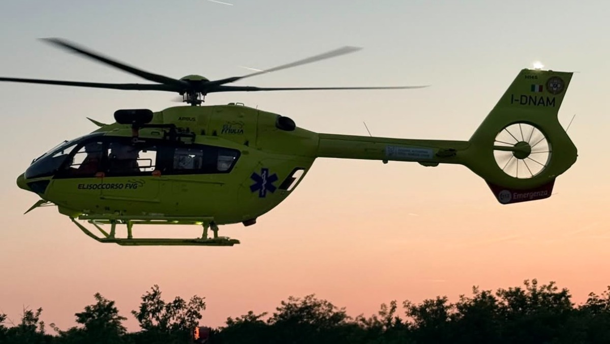Notte di ricerche al confine: uomo recuperato in ipotermia tra le montagne friulane - 