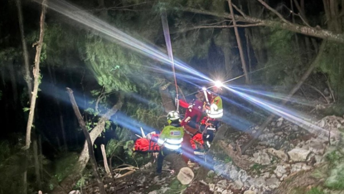 Cade dal sentiero verso Brentino Belluno: 60enne soccorso nella notte - 