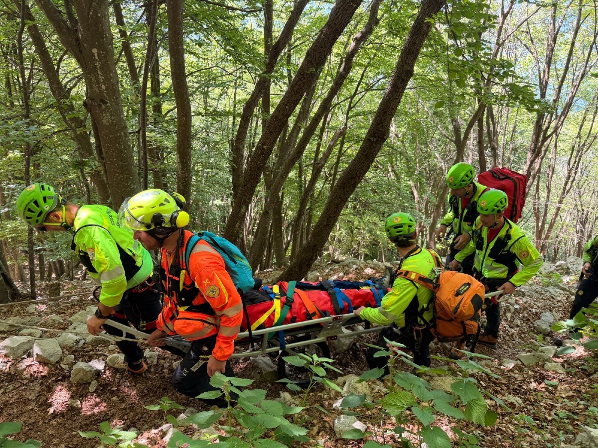 Escursionista si ferisce sul Monte Caviojo, interviene il Soccorso alpino - 