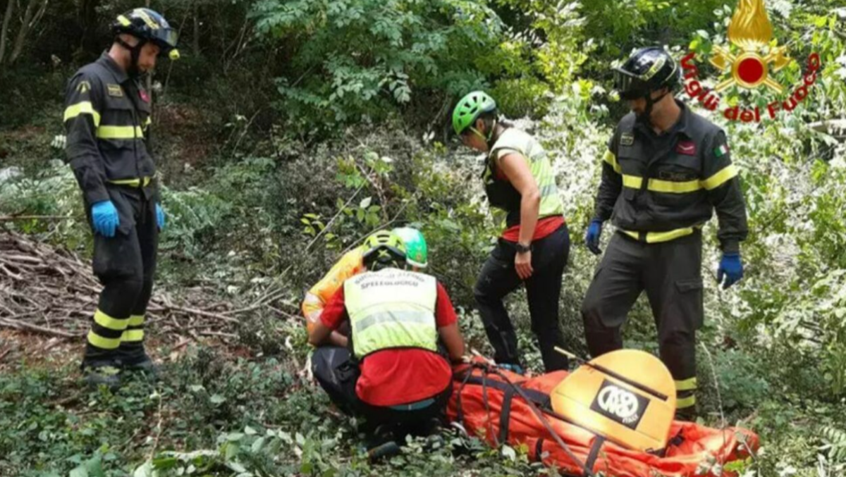 Esce per lavorare con il trattore, ma non rientra: trovato morto a 35 anni - 