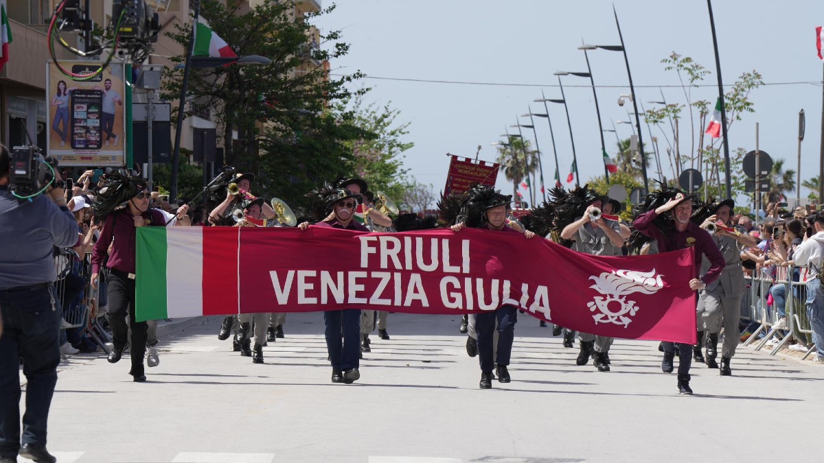 Raduno Nazionale Bersaglieri, Lignano capitale d’Italia: 5 giorni di eventi e Frecce Tricolori - 