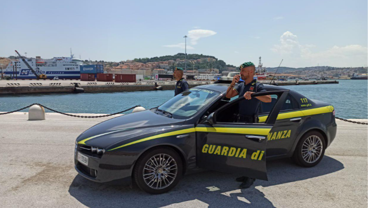 Frodi da 980 milioni e lavoro nero: Guardia di Finanza in azione | VIDEO - 