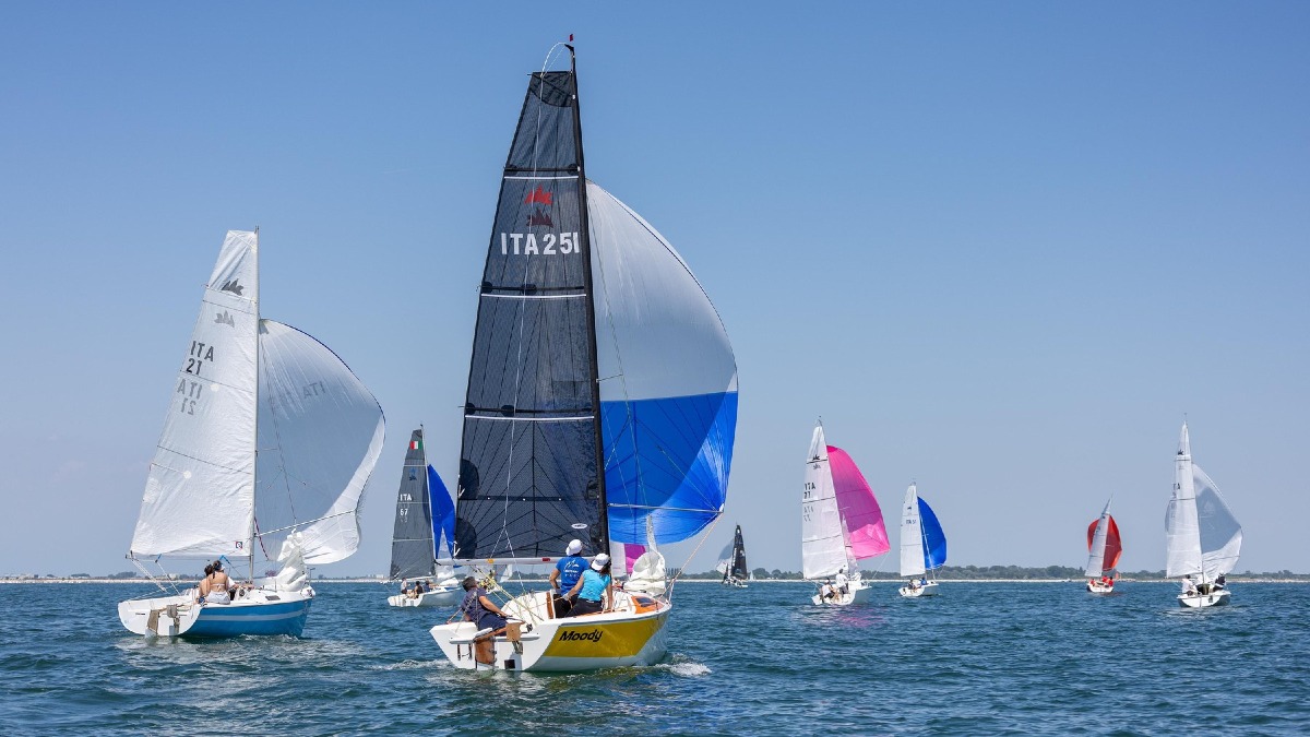 Trofeo Salone Nautico a Venezia, Bruxa3 guida dopo tre prove davanti a Strambai - 