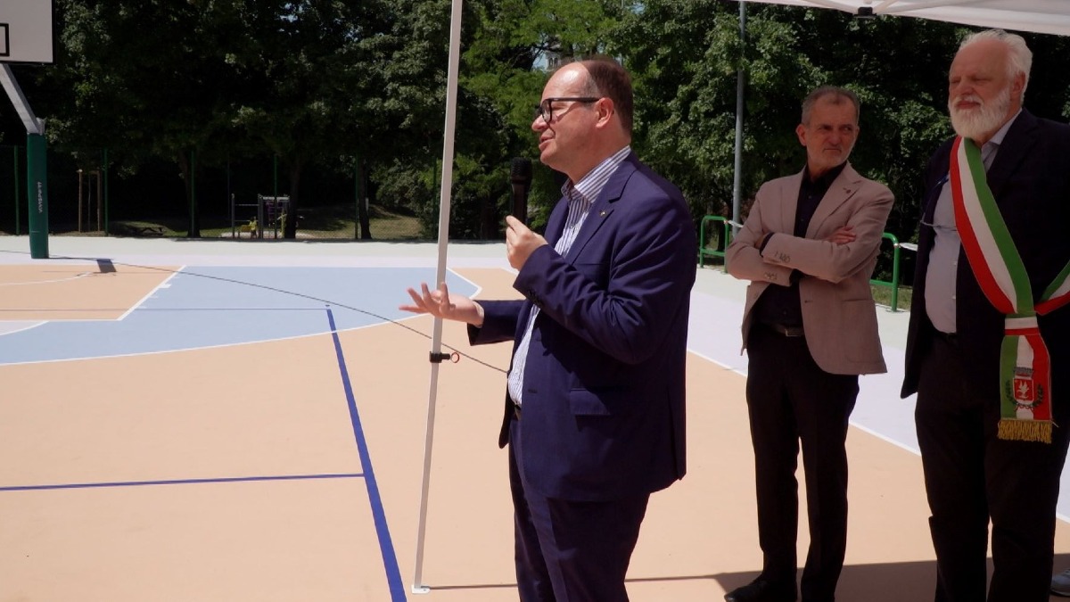 Buttrio, inaugurato il nuovo campo sportivo artistico finanziato dalla Regione - 