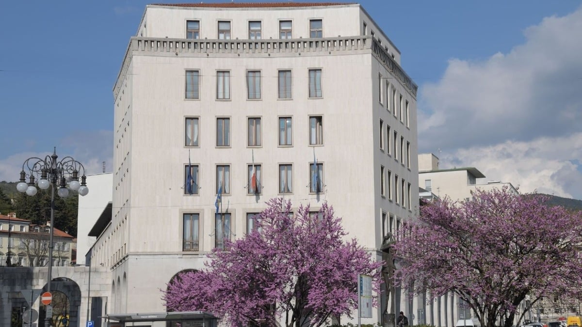 Trieste, due giorni chiave in Consiglio regionale: Province, alloggi e sostegno al lavoro nei dossier delle Commissioni