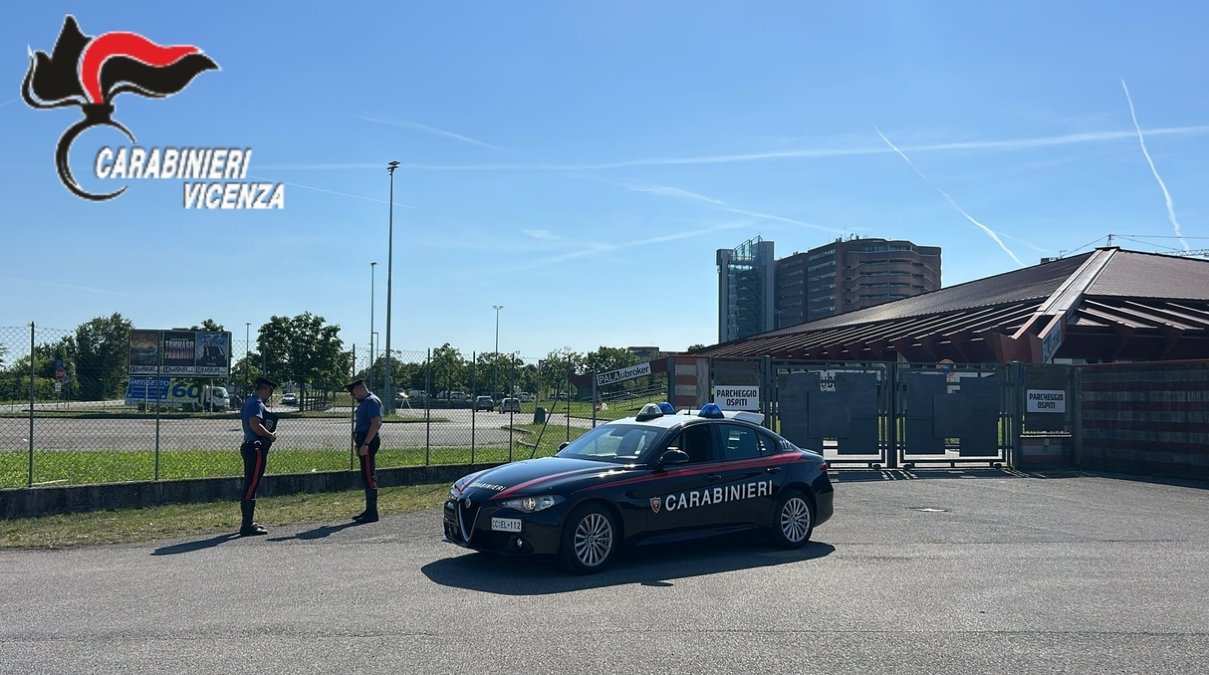 Bassano, ferito dopo una caduta nel maneggio: l’ipotesi è che sia stato lasciato in strada per nascondere il lavoro irregolare - 