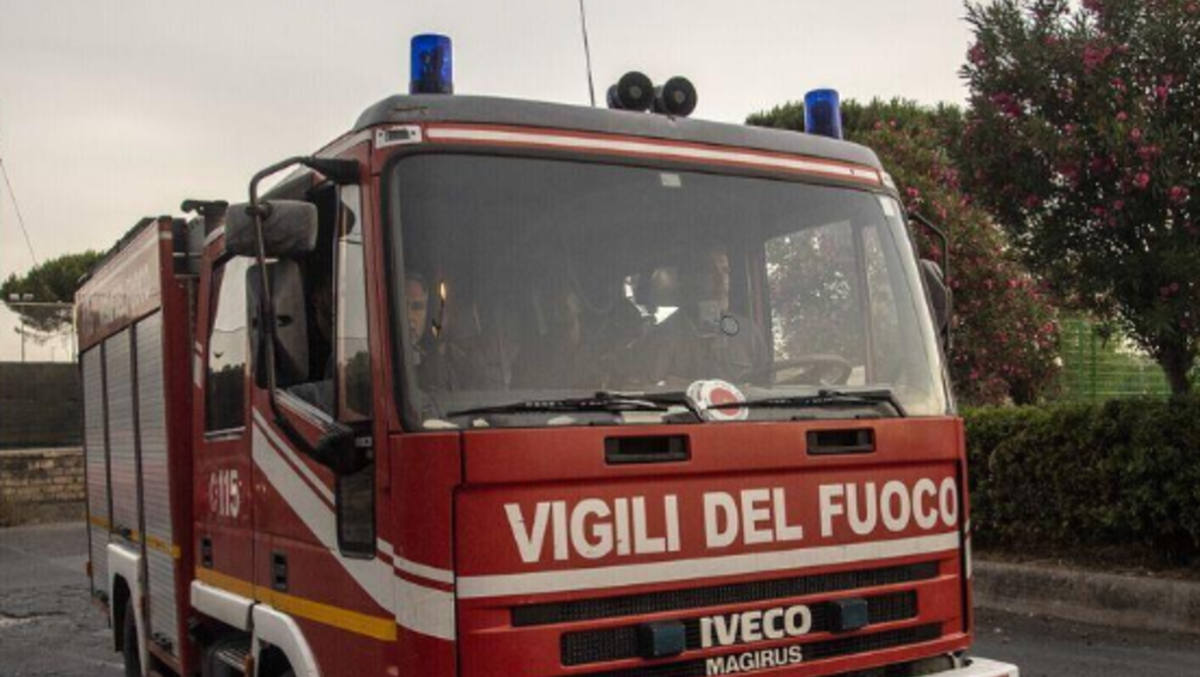 Esplosione, crolla una casa: morto un uomo