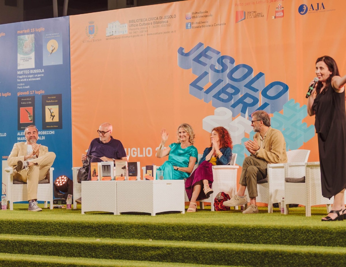 A Jesolo un’estate di libri in piazza: da Carofiglio a Gazzola, con tappa speciale dello Strega Tour - 