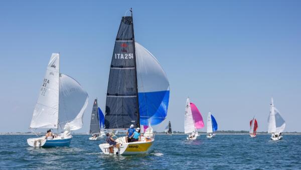 Trofeo Salone Nautico a Venezia, Bruxa3 guida dopo tre prove davanti a Strambai