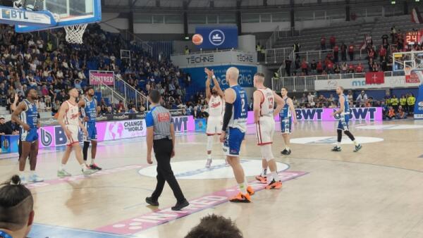 Trieste piazza il colpo in Lombardia: Brescia battuta 92-90, serie subito girata