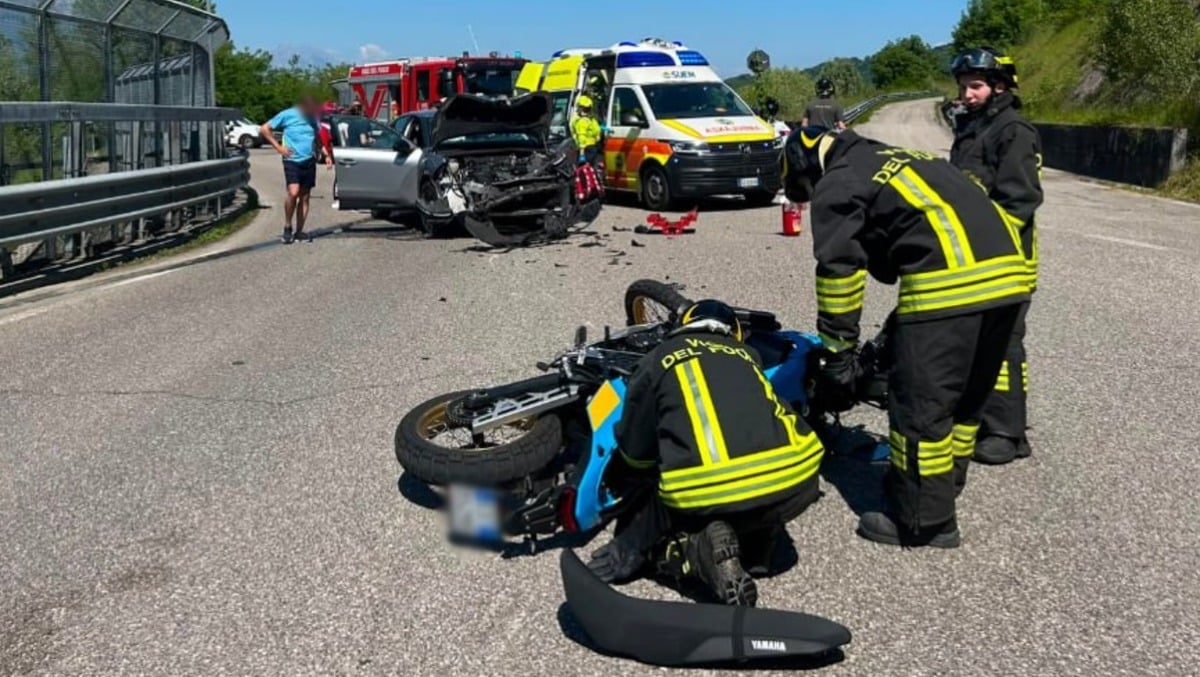 Feltre, incidente in via Montegge: motociclista finisce in ospedale dopo l’impatto con un’auto - 