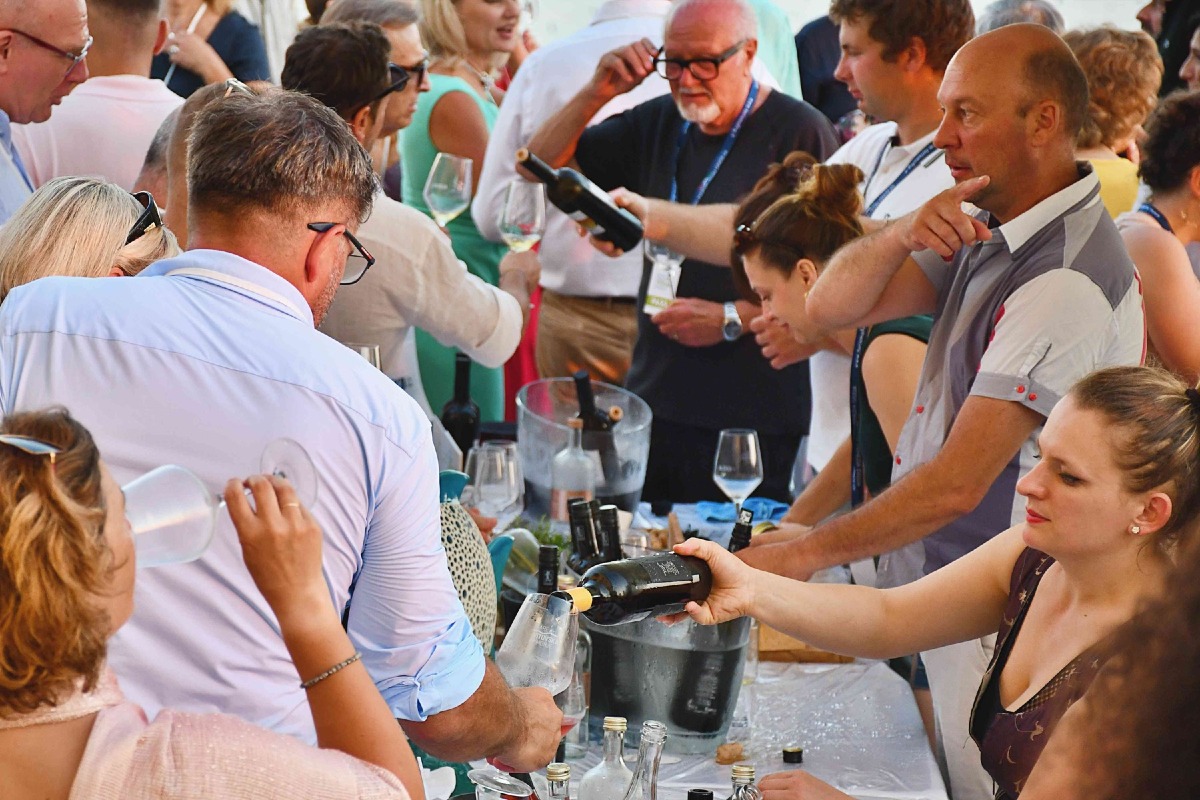 Duino celebra la Vitovska: il festival del Carso compie vent’anni tra calici, cucina e paesaggio - 