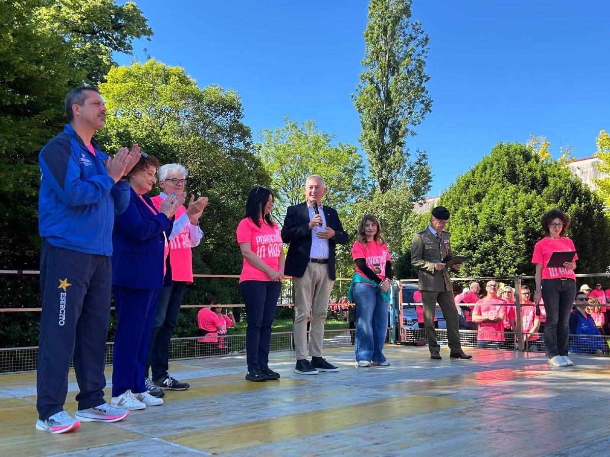 Parco San Valentino, la città risponde alla camminata in rosa per prevenzione e ricerca - 