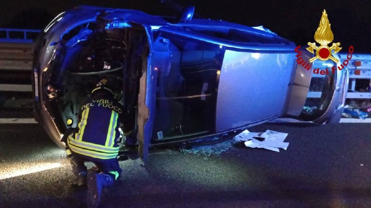 A27, vettura si rovescia nella notte verso Belluno: due persone affidate al 118 - 