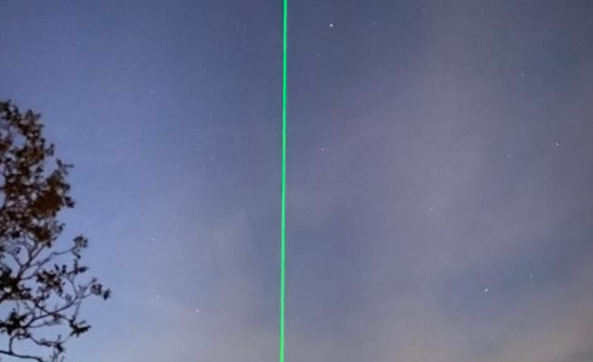 Luce verde nel cielo del Veneto, segnalazioni in più province: probabile effetto di un laser da terra - 