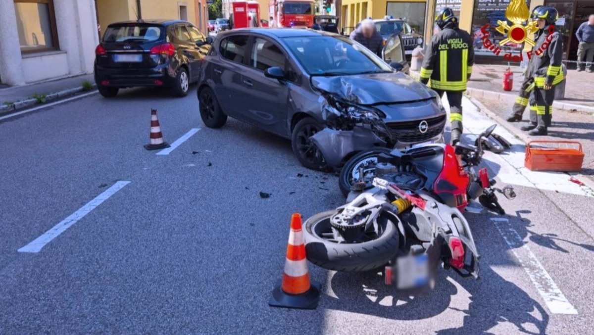 Ponte nelle Alpi, incidente in via dei Zattieri: motociclista ricoverato a Belluno