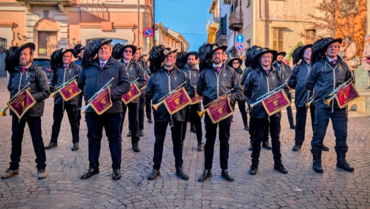 Fiume Veneto, il centro si prepara al concerto dei Bersaglieri: sabato sera in piazza davanti al Municipio - La Fanfara dei Bersaglieri di Biella