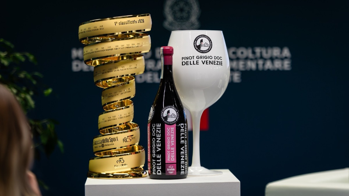 Dal Veneto al podio del Giro: a Roma un calice di Murano per celebrare la Maglia Rosa - 