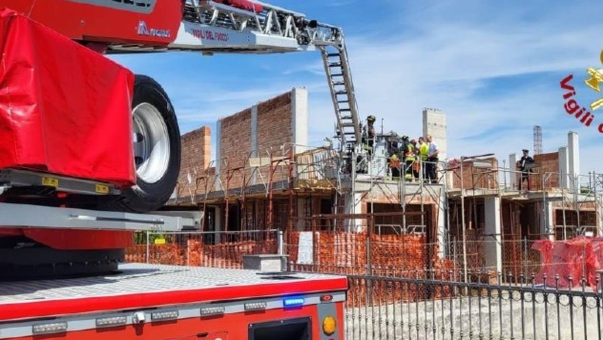Istrana, operaio cade in cantiere e viene calato con l’autoscala: ricoverato un 40enne - 