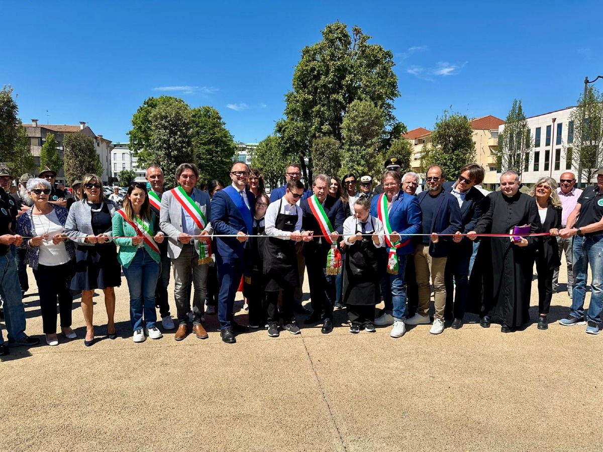 Carità di Villorba, piazza Aldo Moro cambia volto: inaugurato il restyling da oltre un milione - 