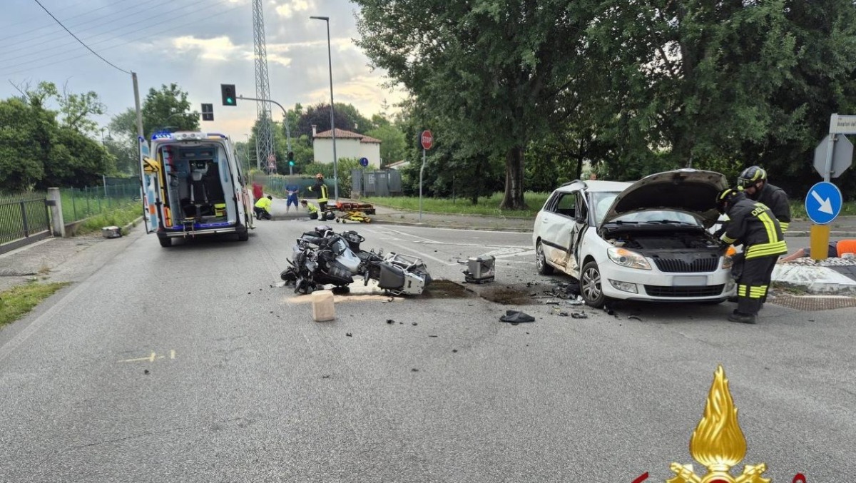 Carbonera, scontro del mattino a Biban: feriti un motociclista e un automobilista - 
