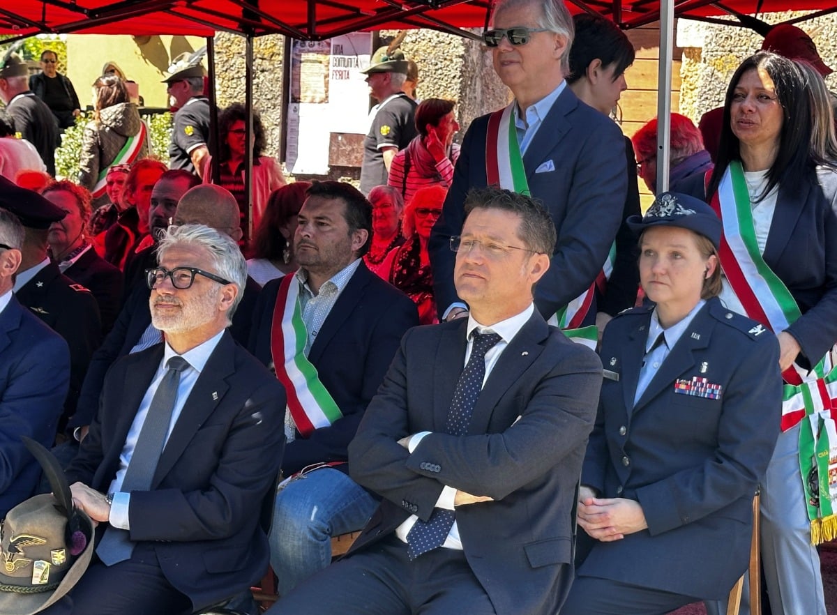 Pinzano, alla stazione il tributo al Friuli del 1976 e ai volontari dei cantieri Ana