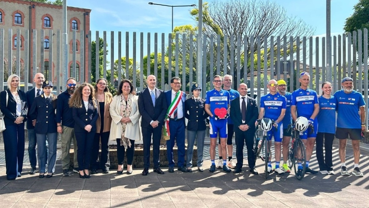 Pordenone apre il Memorial Day: dalla Questura parte la staffetta in ricordo dei poliziotti caduti