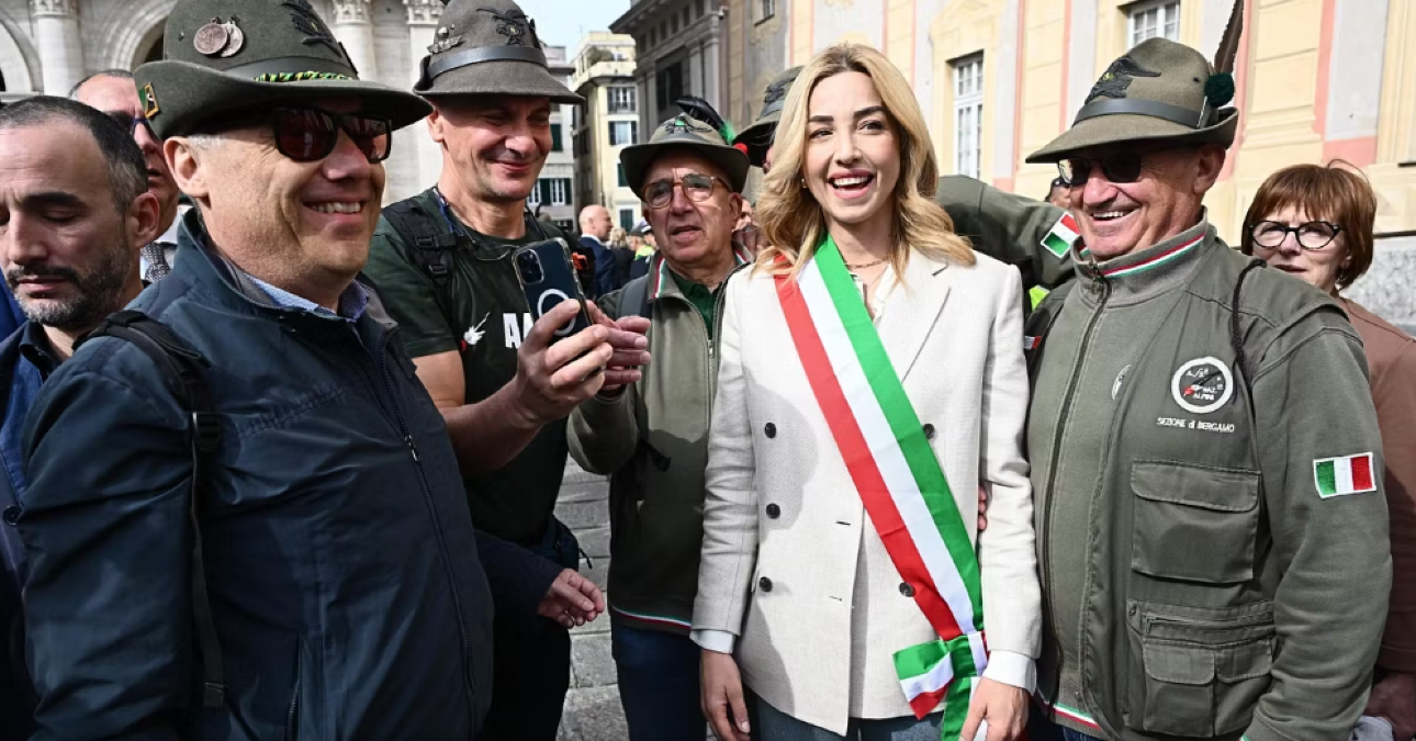 Adunata a Genova, decisivi tre alpini nel soccorso a un 70enne colto da arresto cardiaco - Le immagini ANSA