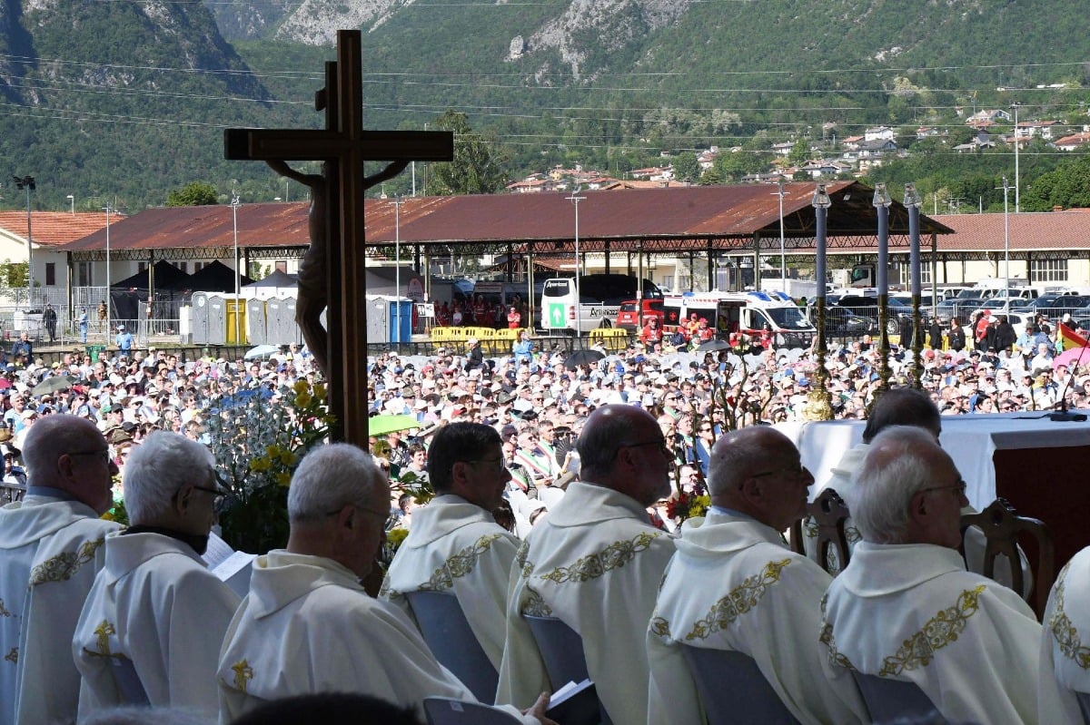 A Gemona il Friuli ritrova la sua memoria: messa solenne per i 50 anni del sisma - 