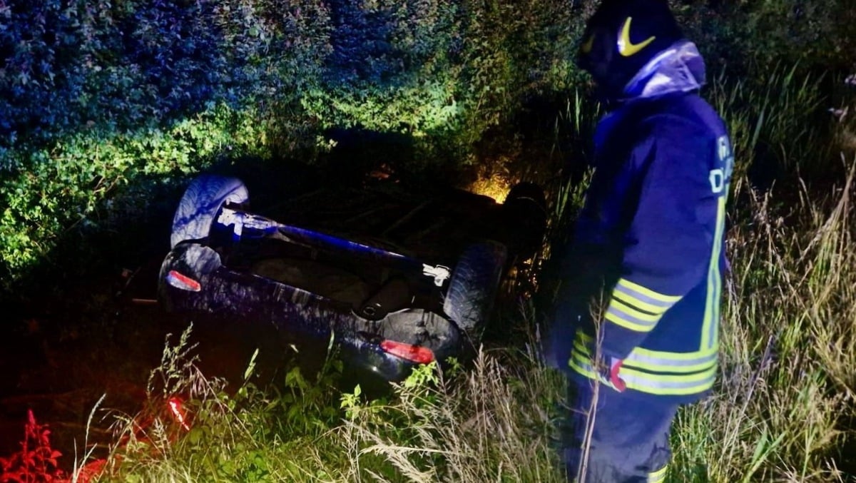 Monselice, auto si ribalta in un fossato a San Borgo: due persone affidate al 118