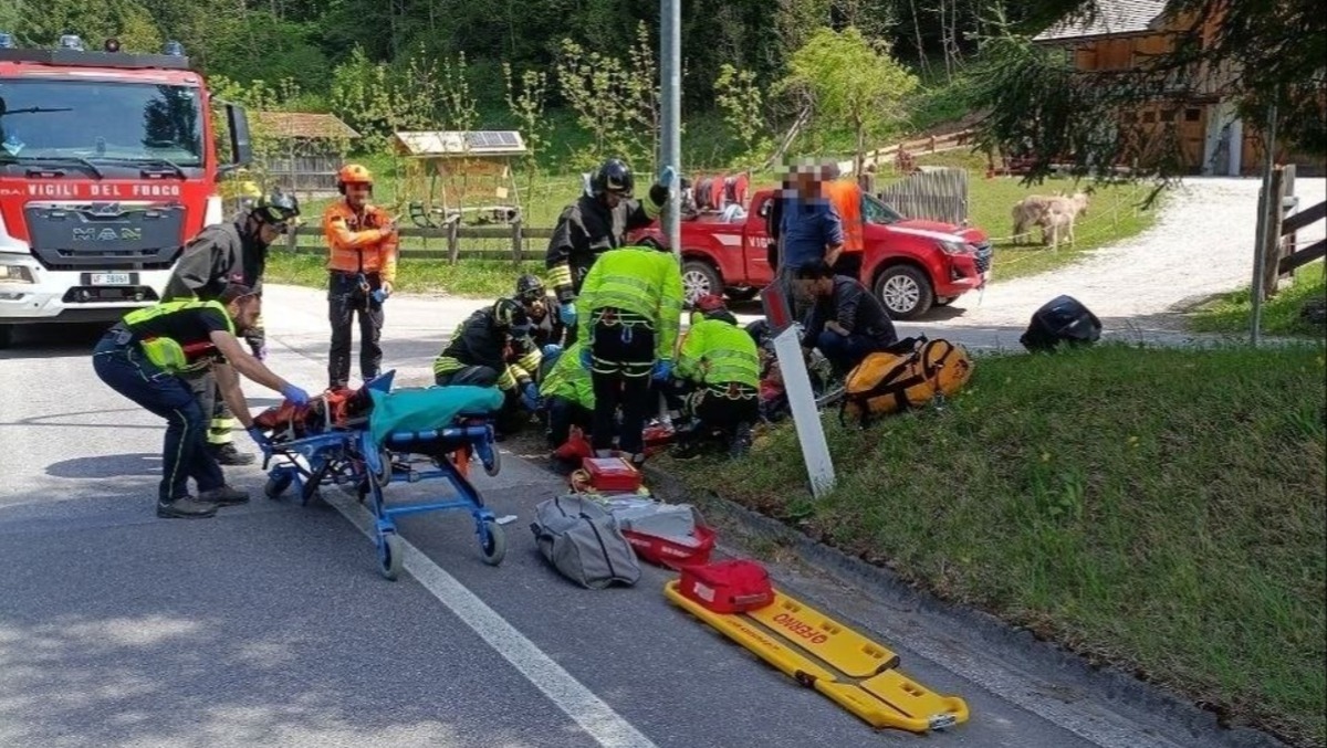 Auronzo, scontro sulla Alemagna a Cima Gogna: motociclista soccorso dopo l’impatto con un’auto - 