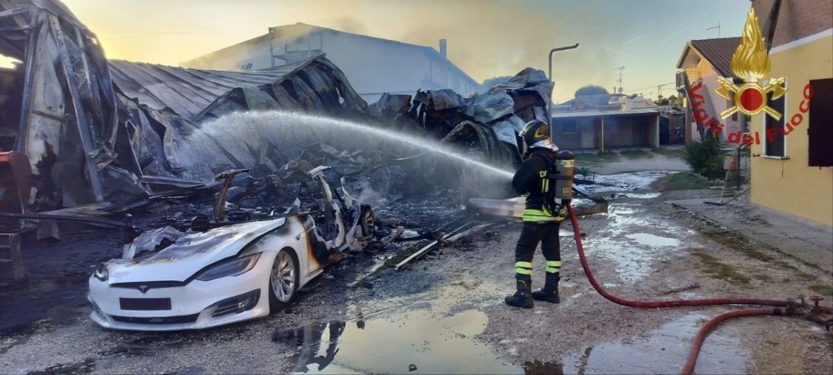 INCENDIO OFFICINA
