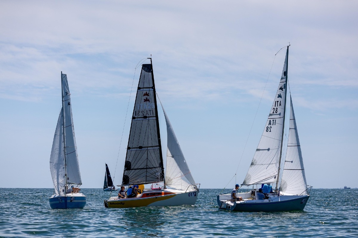 Trofeo Salone Nautico a Venezia, Bruxa3 guida dopo tre prove davanti a Strambai