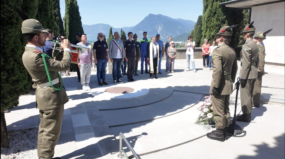 Giro d’Italia, a Gemona la tappa della memoria tra omaggio alle vittime del sisma