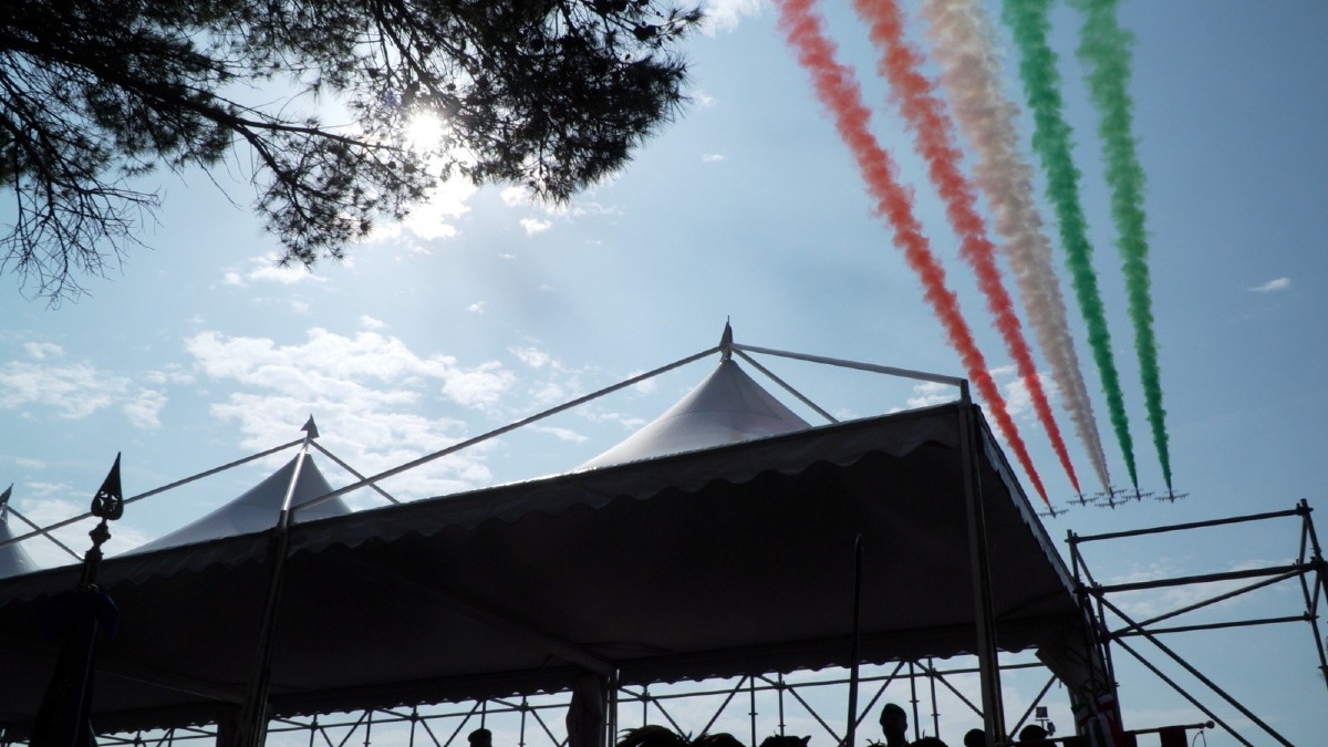 Lignano, il Raduno dei Bersaglieri richiama l’Italia nel segno del terremoto del 1976