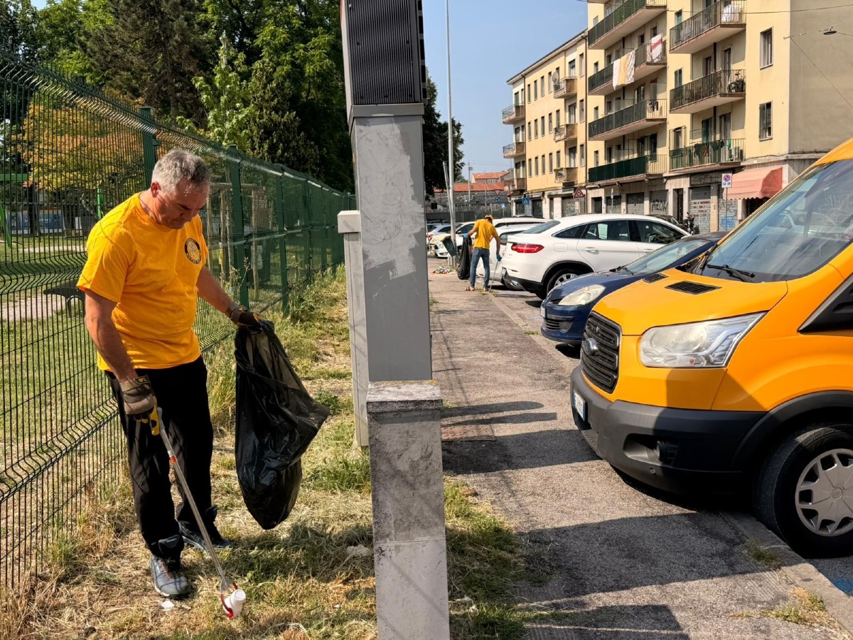 Padova, pulizia a Borgomagno: raccolti 50 chili di rifiuti vicino alla stazione