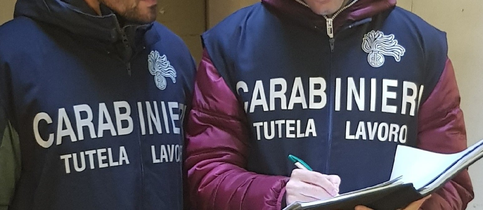 Controlli in un'attività: lavoratori senza formazione e telecamere puntate sui dipendenti - 