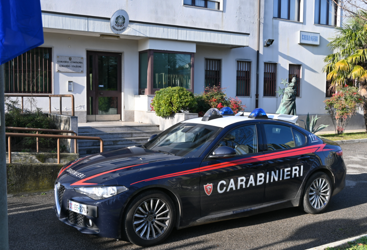 Minaccia di farla finita con un coltello: Carabinieri di Latisana salvano una ragazza - 