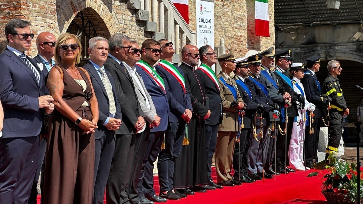 Portogruaro celebra il 2 giugno: piazza gremita, omaggio alla Costituzione e concerto al Russolo - 