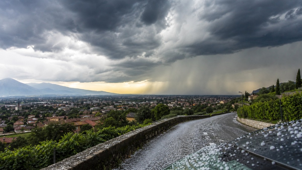 Temporali e grandine nel Nordest: guida per leggere le prossime allerte e proteggersi - 