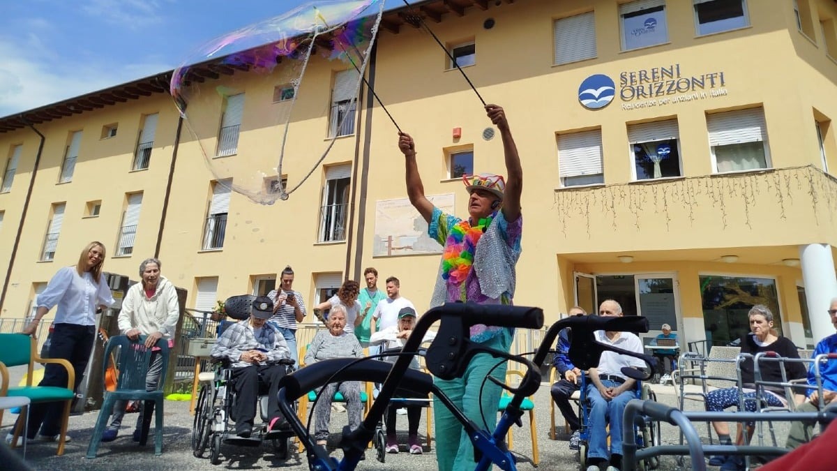 Aiello del Friuli, pomeriggio in RSA tra visita del Comune e spettacolo per gli anziani - 