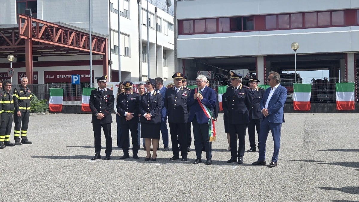 Via Popone, nuova intitolazione davanti al comando: il piazzale di Udine dedicato ai Vigili del fuoco - 