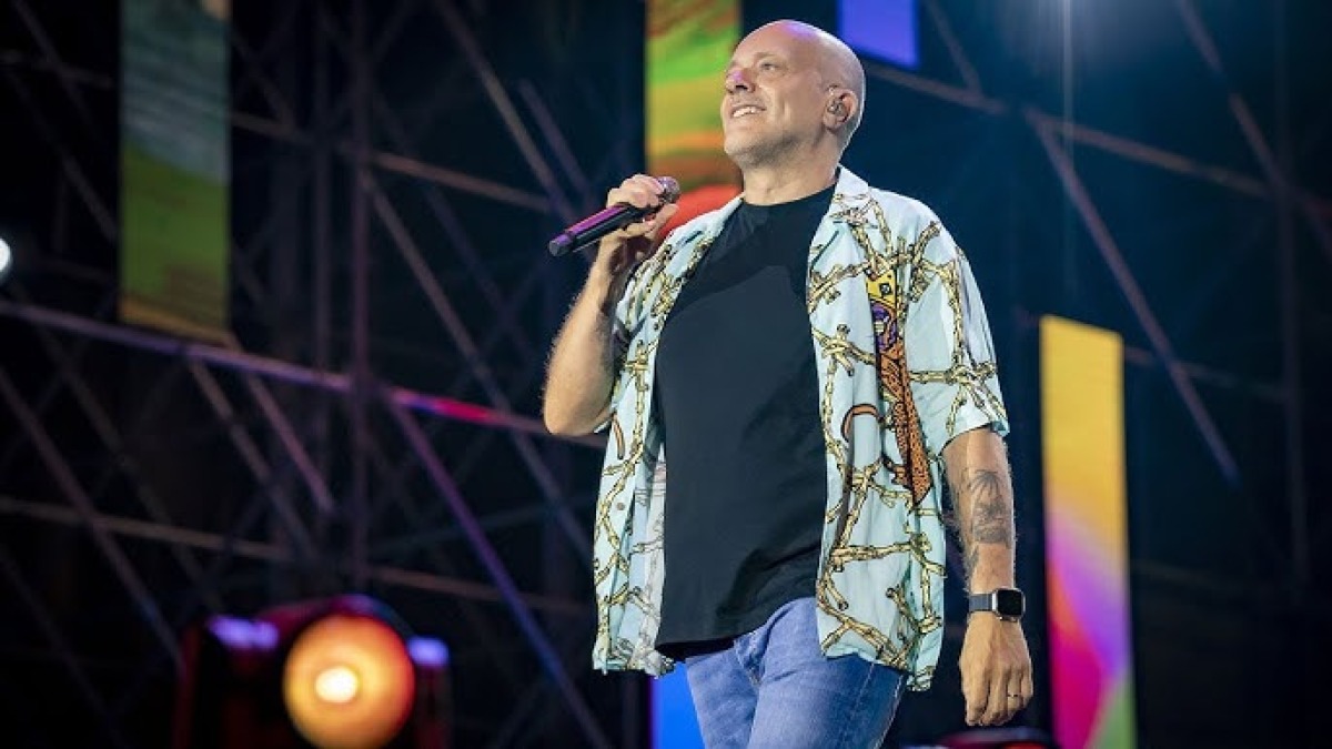 Max Pezzali a Lignano stasera: orari, bus, ingressi e cosa sapere prima del concerto - 