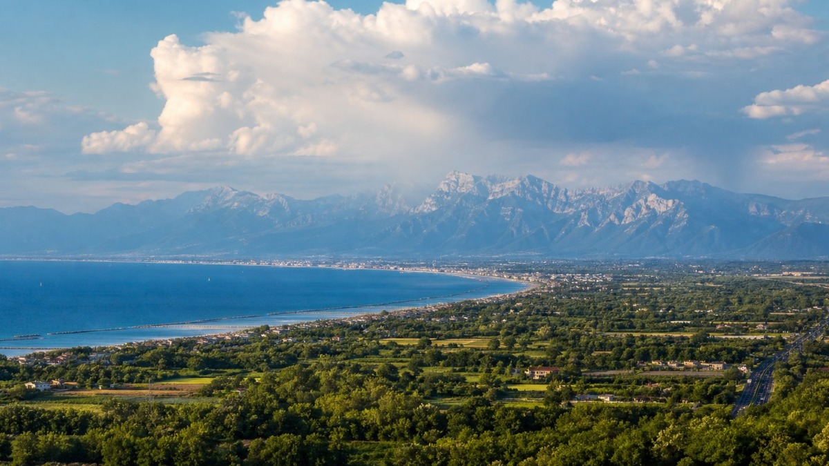 Meteo Nordest lunedi 8 giugno: caldo estivo, sole al mare e temporali in montagna - 
