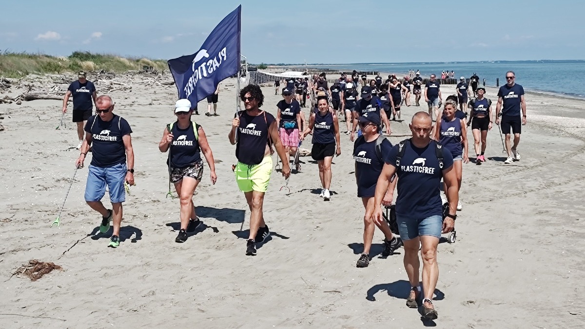 Boccasette, raccolta di rifiuti in spiaggia: oltre 60 volontari e una tonnellata recuperata - 