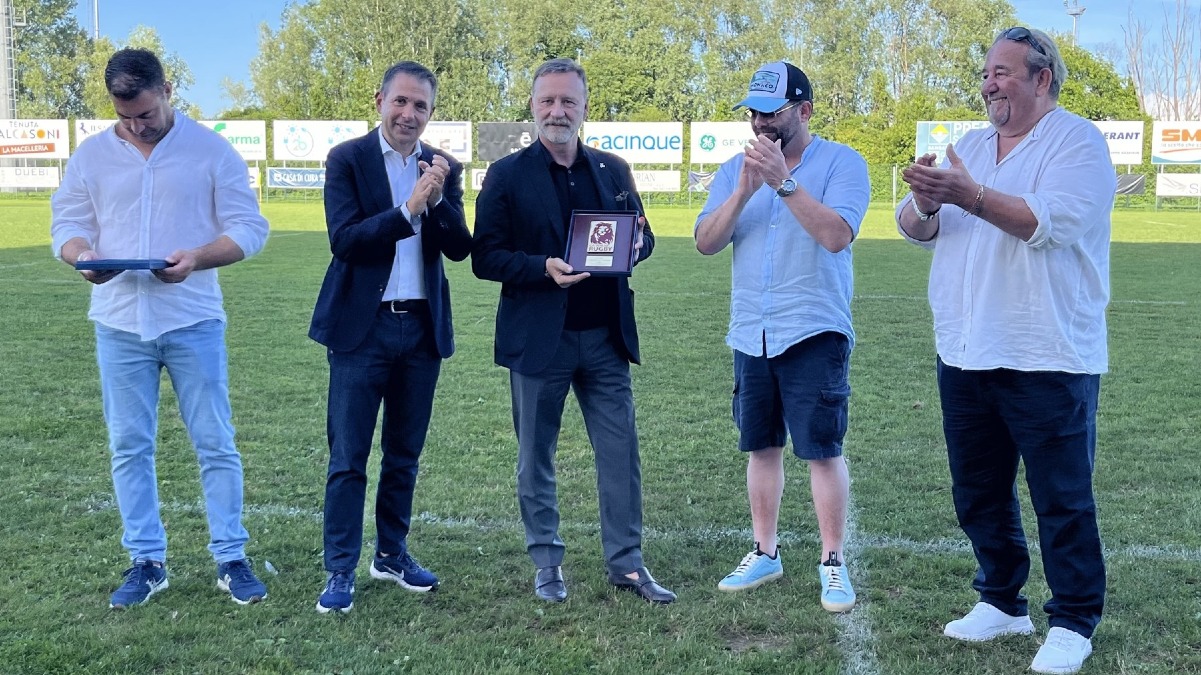 Rugby San Donà festeggia la Serie A: premio a Falcier durante le finali regionali - 
