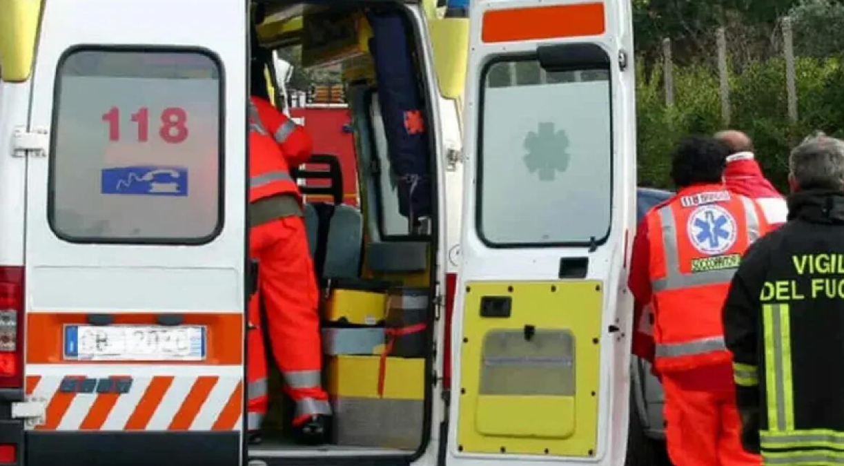 Portogruaro: scende dal camion, ma il mezzo si muove e lo schiaccia contro il muro - 